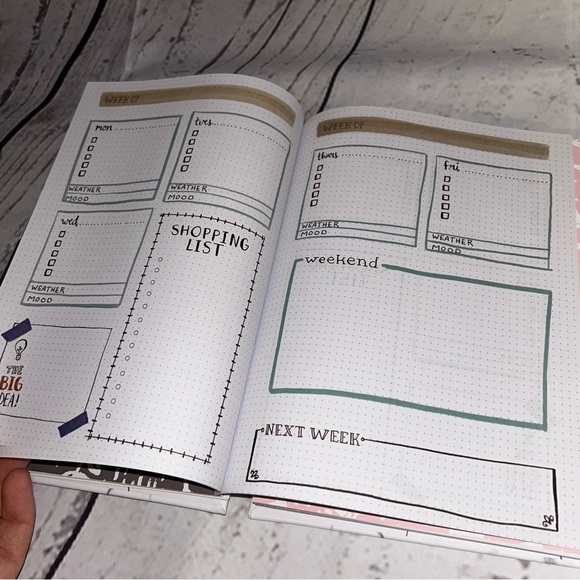 Brand New Undated Planner - Picture 5 of 6